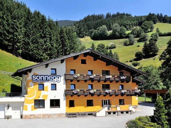 In Saalbach-Hinterglemm in Österreich erwartet die Jugendlichen ein schönes Freizeithaus mit vielen Möglichkeiten. Ein Angebot der Ev. Versöhnungs-Kirchengemeinde Lüdenscheid und der Ev. Kirchengemeinde Herscheid.